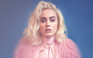 Blonde woman pink coat blue - a pink bow tie free wallpaper