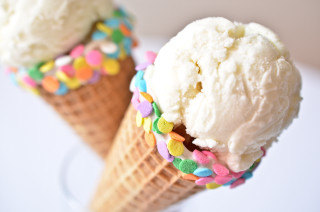 Ice cream cones with sprinkles - sprinkle free wallpaper