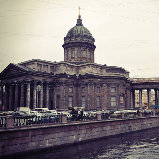 Large building dome river bridge - free retro wallpaper for tablet
