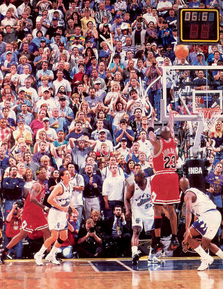 Basketball game men court crowd - a court free wallpaper for mobile