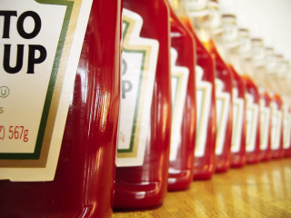 Ketchup bottles table sign up - shallow free wallpaper for desktop