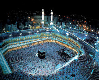 Crowd building night lights square 2 - a large crowd of people free wallpaper for desktop