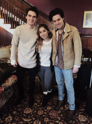 Man woman staircase carpet denim - a stair case free wallpaper for mobile