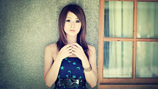 Woman standing window hands folded 2 - japanese free wallpaper for desktop