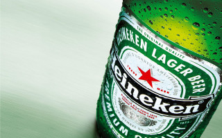 Heineken lager beer table blurry - a table top free wallpaper
