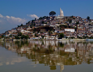 City hill lake clock tower - quito school free wallpaper for desktop