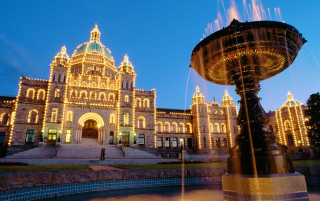 Fountain building lights front image - victorian free wallpaper