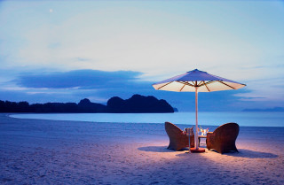 Chairs umbrella beach night ocean - romantic free wallpaper