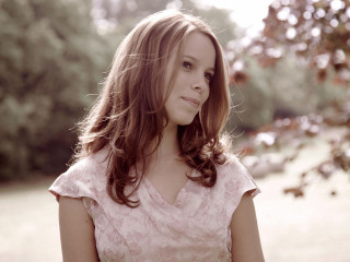 Woman dress park trees frisbee - a park free wallpaper for desktop