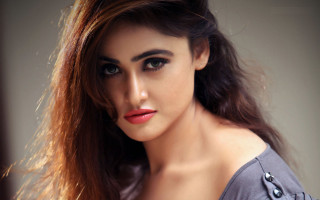 Woman long hair blue shirt 25 - eye free wallpaper for desktop