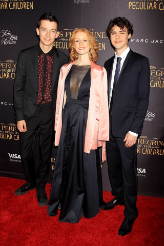 Couple red carpet movie event - perfect free wallpaper for mobile