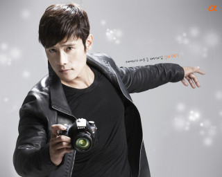 Man holding camera pointing white - a camera free wallpaper for desktop