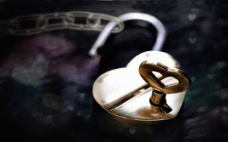 Heart lock chain romanticism blurry - a black surface free wallpaper