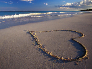 Heart drawn sand beach ocean - a beach near the ocean free wallpaper