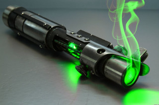 Green laser gun light barrel - a green light free wallpaper for desktop