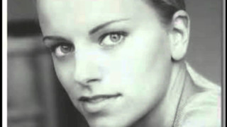 Woman shaved head tie serious - photo free wallpaper