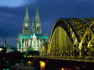 Cathedral night bridge boat water - a large cathedral free wallpaper