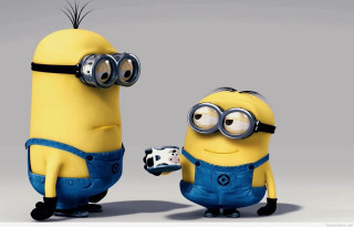 Minions couple mug cellphone holding - their hand free wallpaper