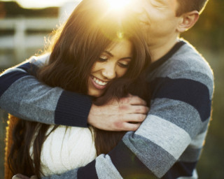 Man woman hugging field grass 3 - a man and woman free wallpaper for desktop
