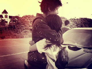 Woman child hug car street - a child free wallpaper for desktop