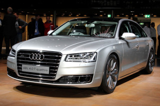 Silver car showroom people looking - silver free wallpaper