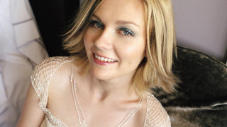 Woman white dress necklace couch - emma geary free wallpaper