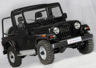Black jeep white background backdrop - a black jeep free wallpaper