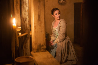 Woman dress room candle light - a candle free wallpaper