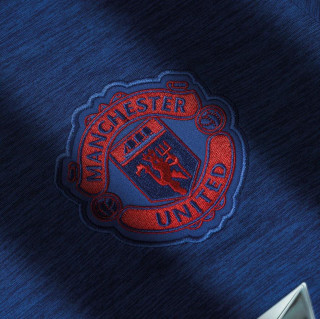 Manchester united crest blue shirt - realistic free wallpaper for tablet