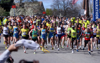 Marathon crowd running people flag - huge free wallpaper
