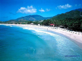 Cui bai beach palm mountains - free beach wallpaper