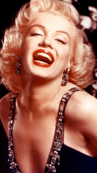 Big smile woman black dress - free vintage wallpaper