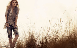 Woman field grass hands pockets - her pocket free wallpaper for desktop