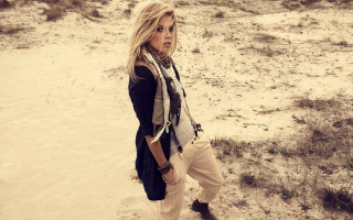 Woman beach scarf standing relaxed - her neck and a scarf free wallpaper