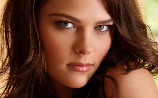 Woman long hair blue eyes 46 - her right arm free wallpaper