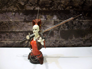 Statue woman gun sword table - the fifth element artifact free wallpaper