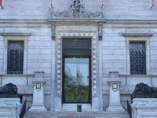 Building large door clock windows - the front of its free wallpaper