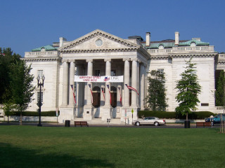 Large building columns flags front - column free wallpaper