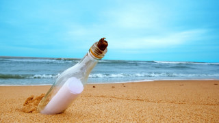Message bottle beach wave blue - photorealistic imagery free wallpaper