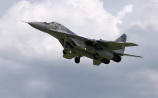 Fighter jet cloudy sky landing 2 - its landing free wallpaper