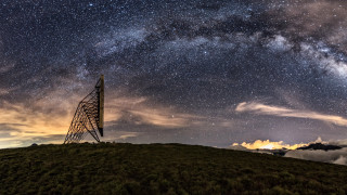 Radio tower hill stars sky - astrophotography free wallpaper