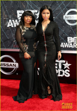 Two women red carpet dresses - afrofuturism free wallpaper