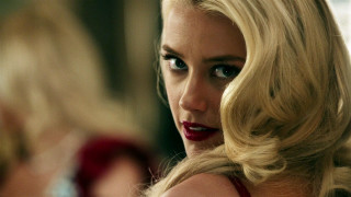 Blonde woman red lipstick camera - a red lipstick free wallpaper for desktop