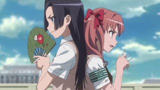 Couple people holding fans building - a couple of people free wallpaper