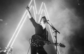 Man guitar stage microphone stand - stage free wallpaper