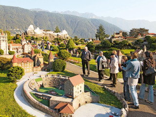 Miniature town golf course children - naive free wallpaper