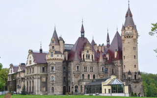 Castle clocktower sidewalk grassy area - top of its free wallpaper