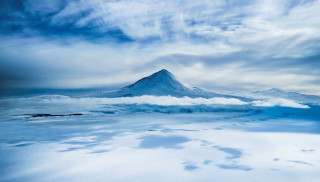 Snowy mountain cloudy sky foreground 2 - snow under a cloudy sky free wallpaper