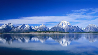 Mountain range reflection lake blue 5 - the still water of a lake free wallpaper