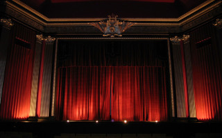 Stage red curtain chandelier ceiling - the ceiling and a chandelier free wallpaper